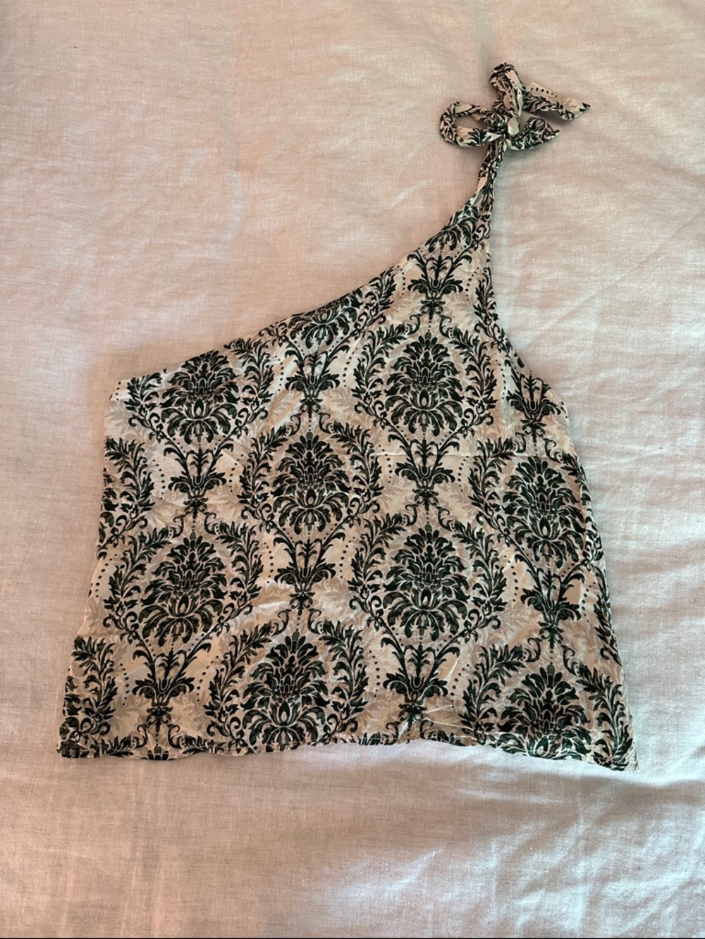 Cupshe Black and Cream One-Shoulder Printed Tank
